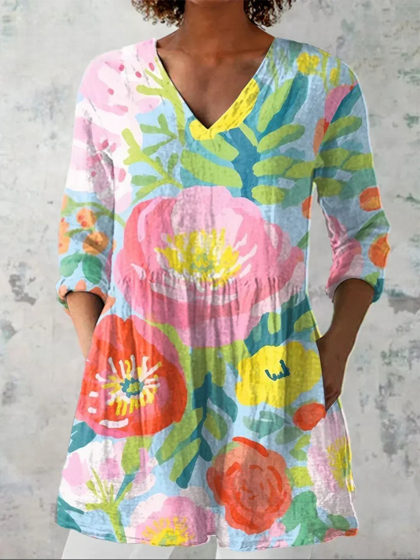 Stella | Soft Floral V-Neck Camisa