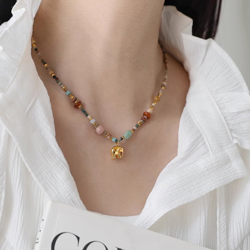Bunte Perlenkette de Boho-Stil