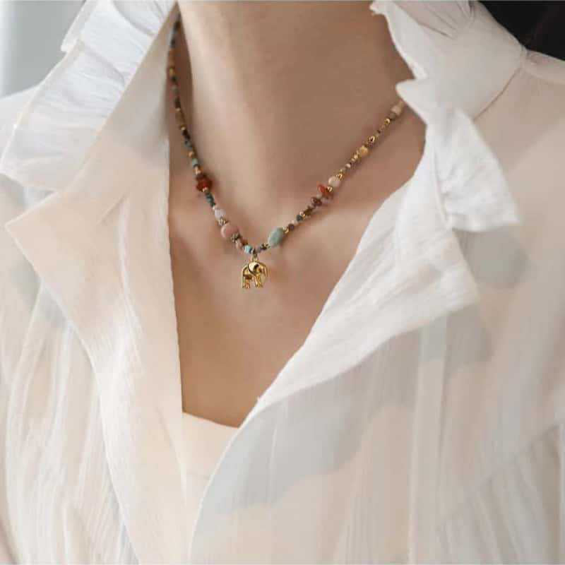 Bunte Perlenkette de Boho-Stil