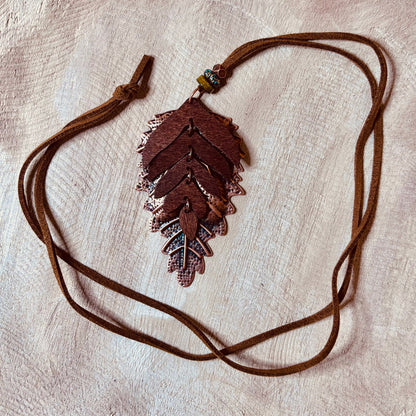 Collar de Alta Joyería con con Colgante Esculpido de Estilo Maison