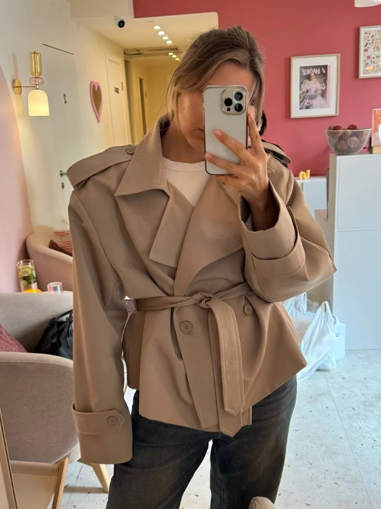 Women’s Lace-Up Short Windbreaker